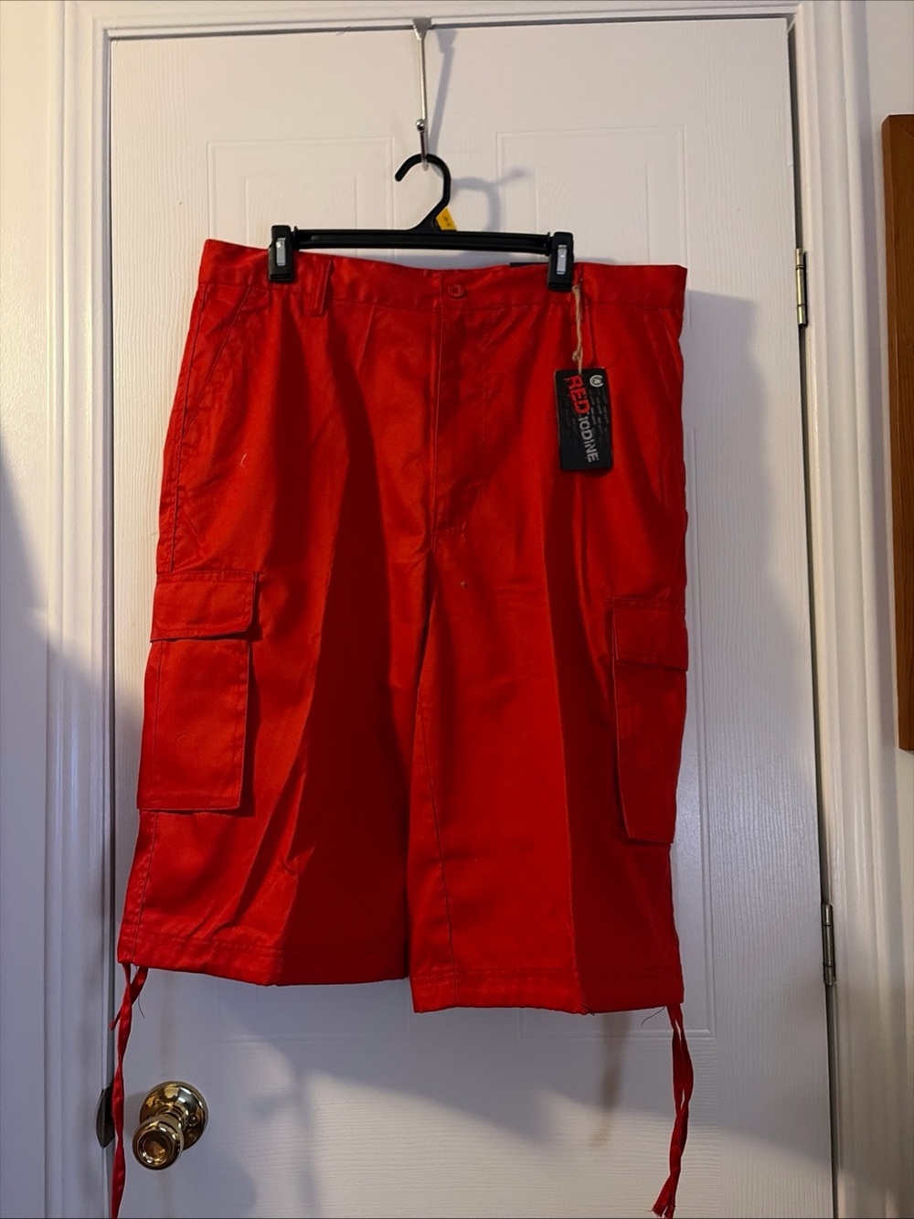 Red Iodine Cargo Shorts Men 38 Red Leg Drawstring Flat Front Below Knee NWT